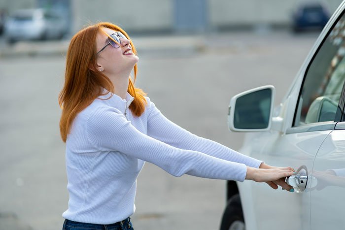 Entitled Mom Snaps At Random Guy For Not Giving Up His Parking Space; He Gets The Police Involved
